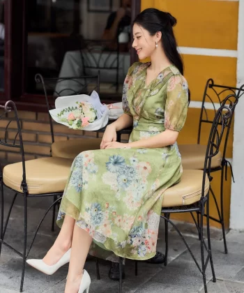 Alternative view of Đầm xoè chất tơ dáng cổ tim bầu 2 tầng bèo tay chuông Cardina